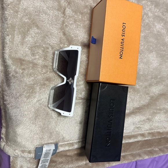 LV Cyclone Sunglasses - Picture 2 of 3